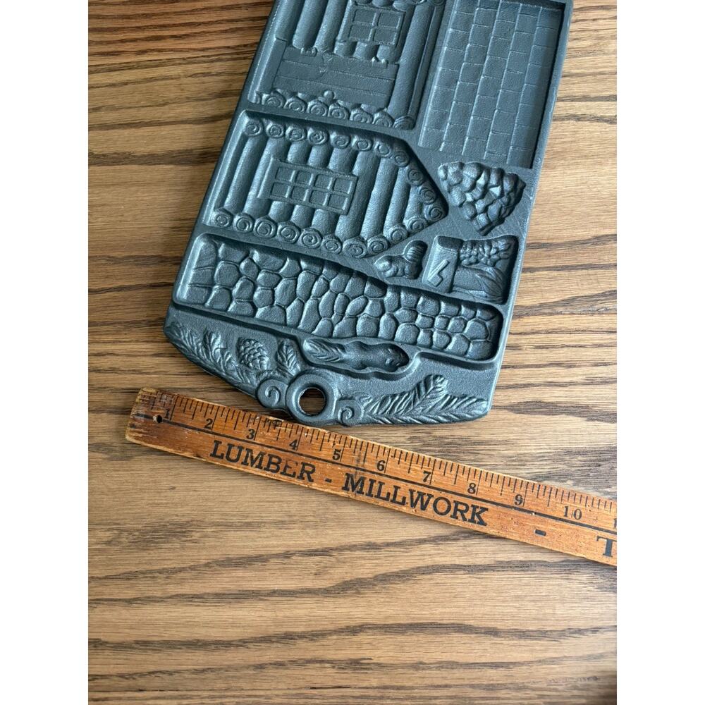 Vintage LL Bean Cast Iron 2 Sided Bear Cookie Mold Gingerbread House John Wright - Picture 6 of 6